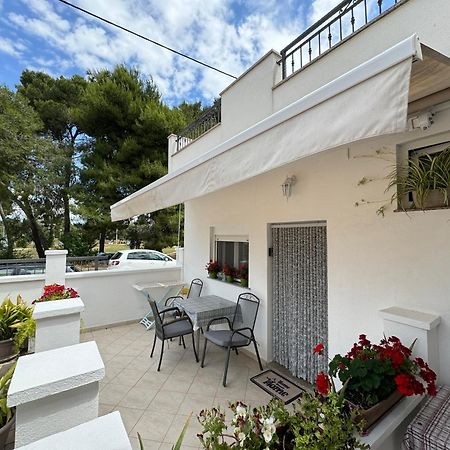 Studio Apartments With Terrace Near Sea - Angela'S Apartments 자다르 외부 사진