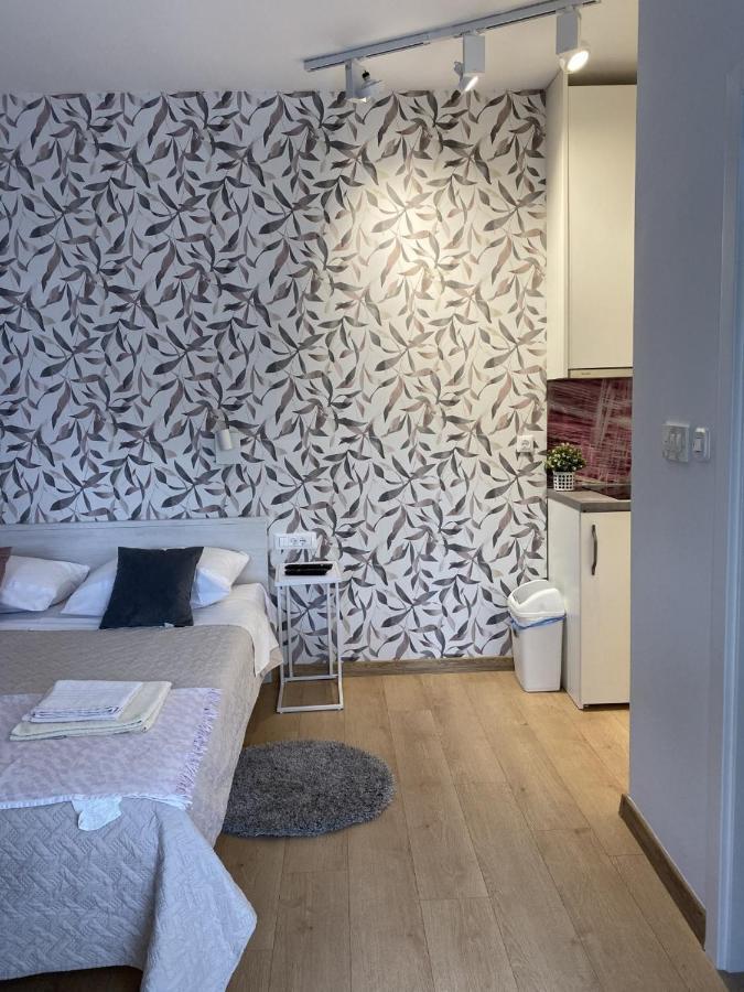 Studio Apartments With Terrace Near Sea - Angela'S Apartments 자다르 외부 사진