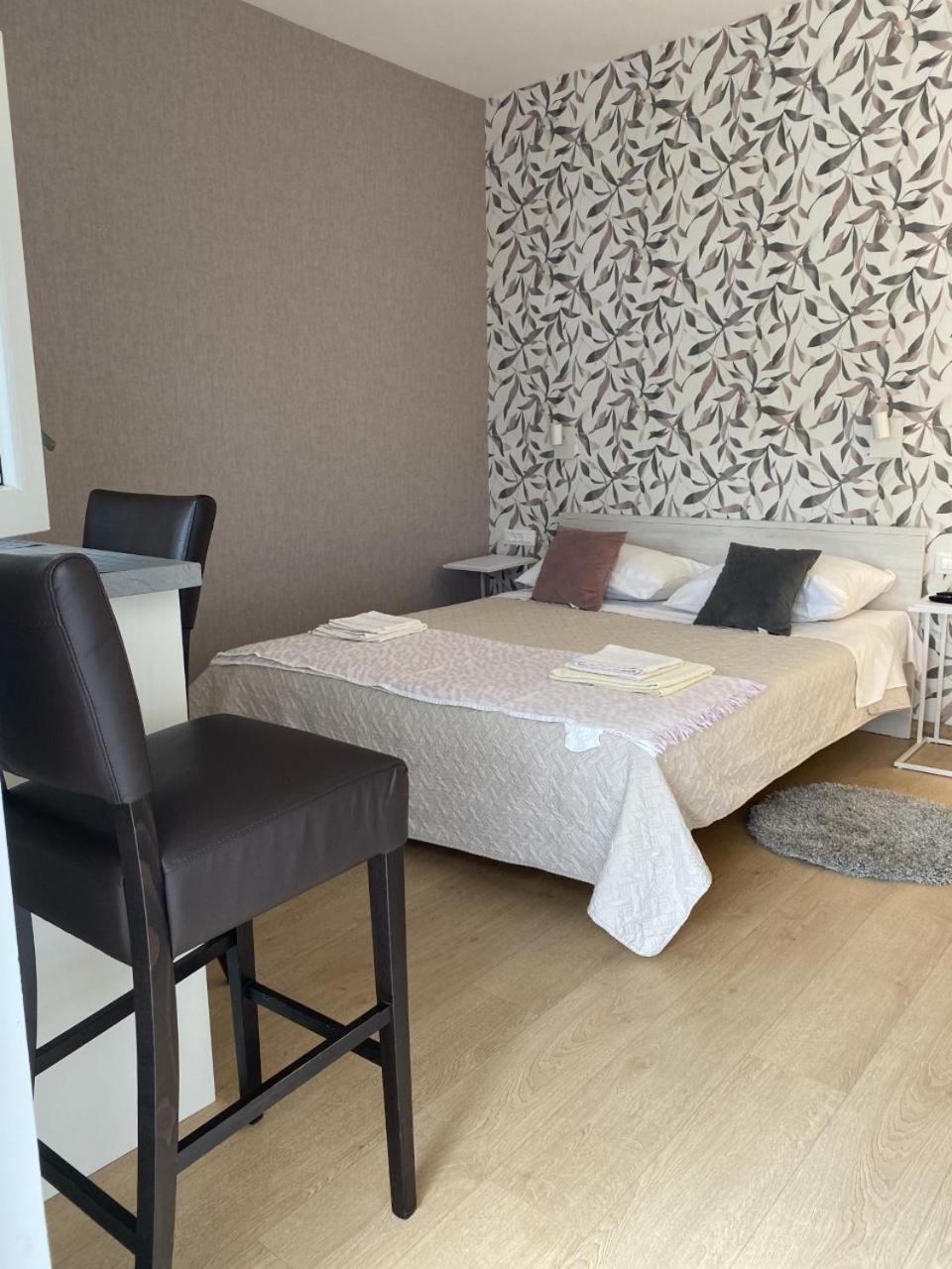 Studio Apartments With Terrace Near Sea - Angela'S Apartments 자다르 객실 사진