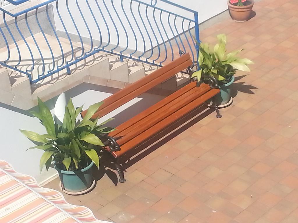 Studio Apartments With Terrace Near Sea - Angela'S Apartments 자다르 외부 사진