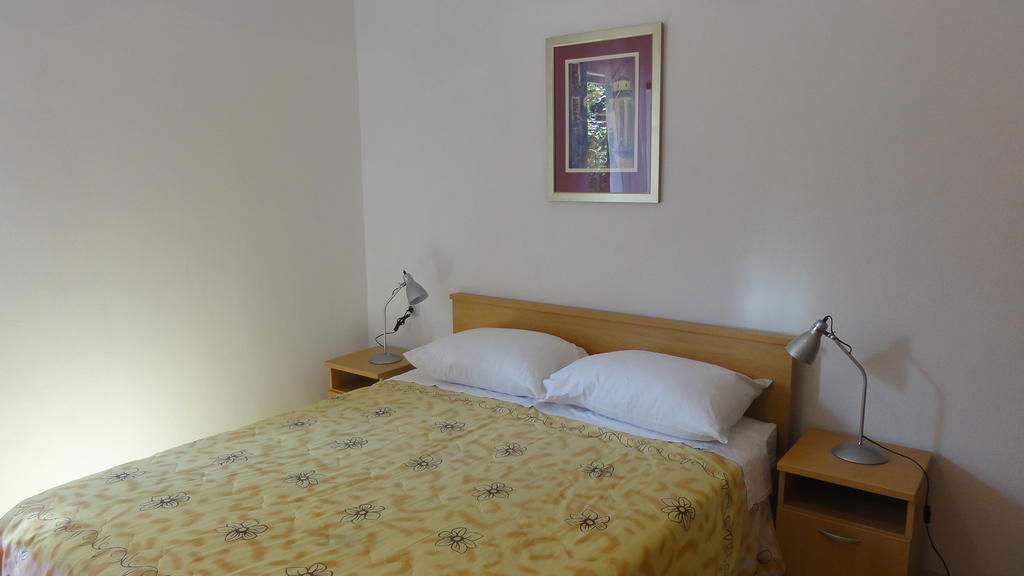 Studio Apartments With Terrace Near Sea - Angela'S Apartments 자다르 객실 사진